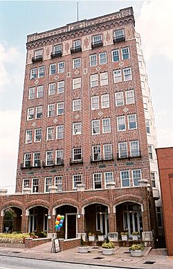 File:Imperial Hotel entrance.jpg