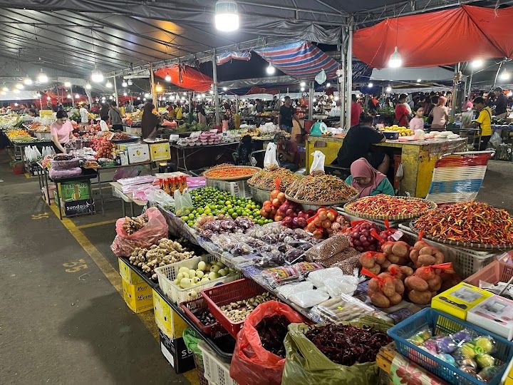 File:Inside view of Anjung Kinabalu.jpg