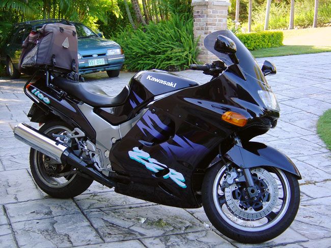 File:Kawasaki ZZR1100 01.jpg