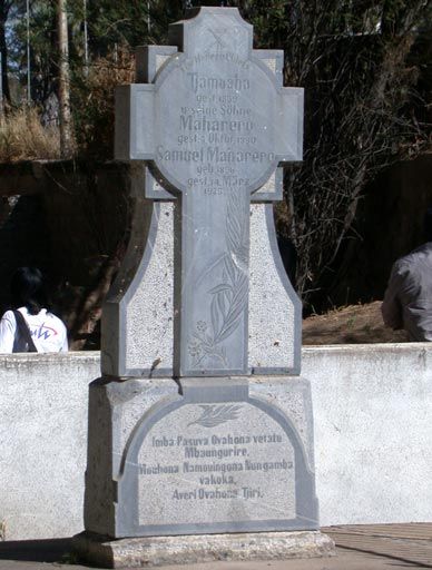 File:Maharero monument Okahandja.jpg