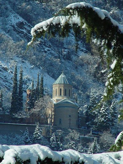 File:Mama-Daviti Church, Tbilisi.jpg