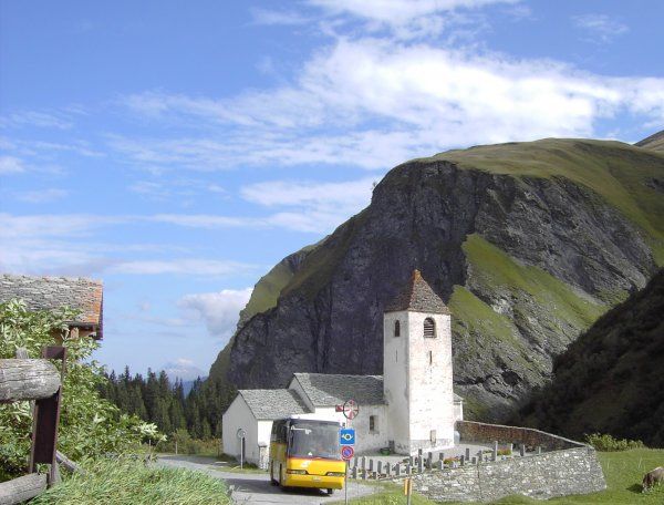 File:Thalkirch Kirche Postauto.jpg