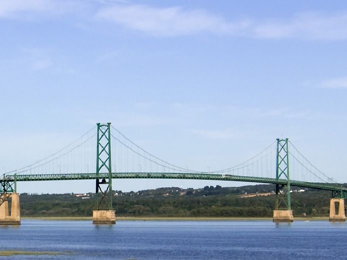 File:Île d'Orléans Bridge.jpg