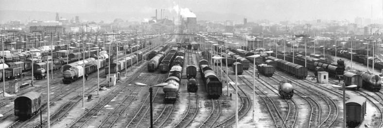 File:Bundesarchiv Bild 183-1984-0106-003, Dresden, Rangierbahnhof.jpg