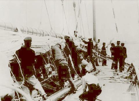 File:Crew of Yacht Reliance.jpg