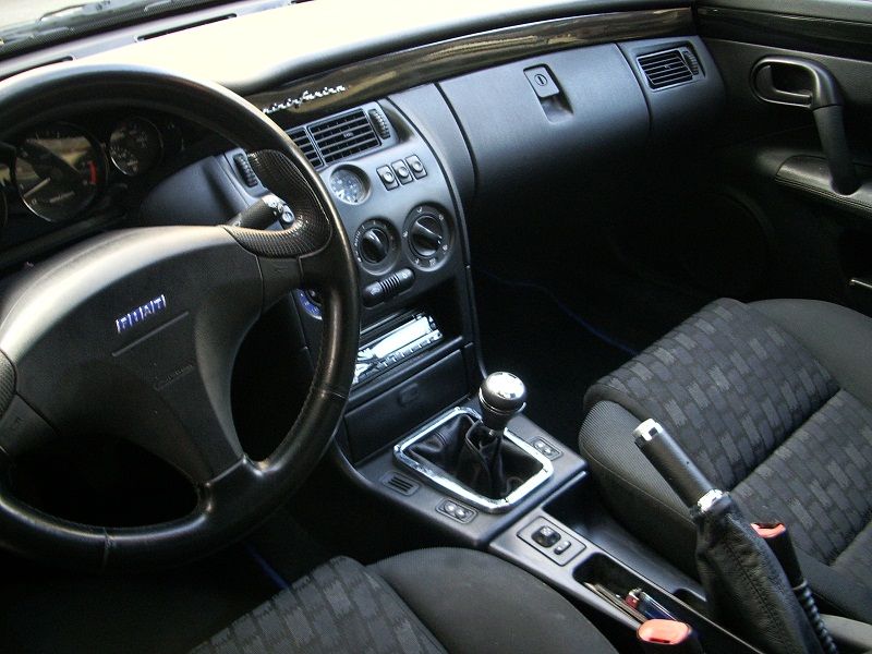 File:Fiat Coupé interior with Momo elements.jpg