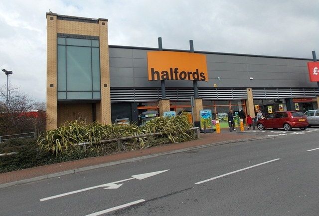 File:Halfords, Barry.jpg