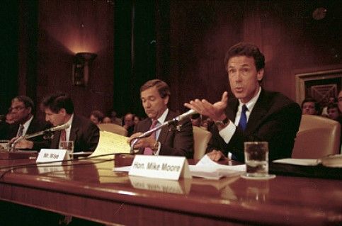 File:Mike Moore testifies 2.jpg