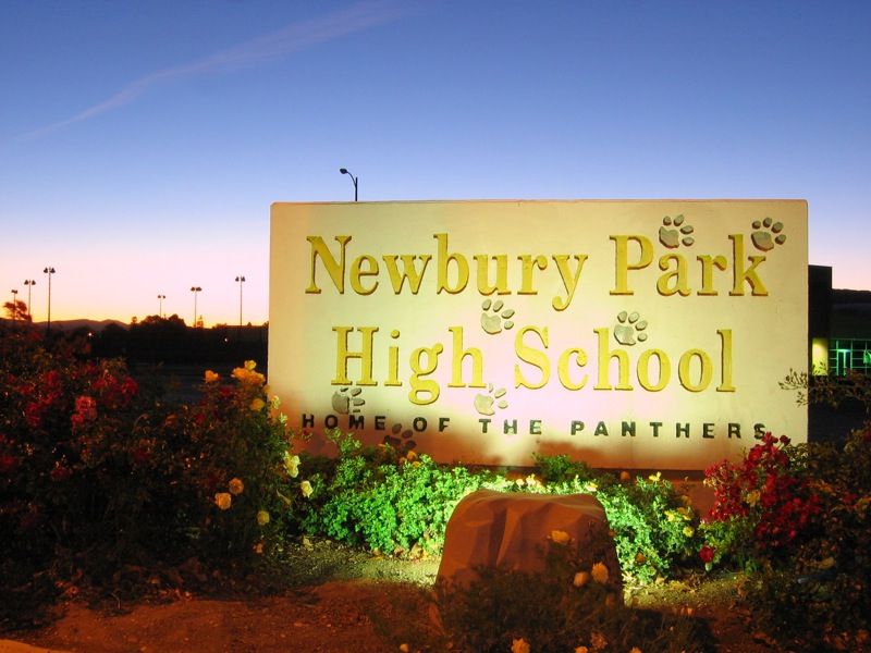 File:Newbury Pk HS sign.jpg