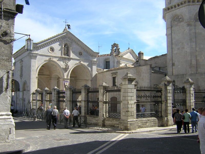 File:Santuario san michele arcangelo.jpg