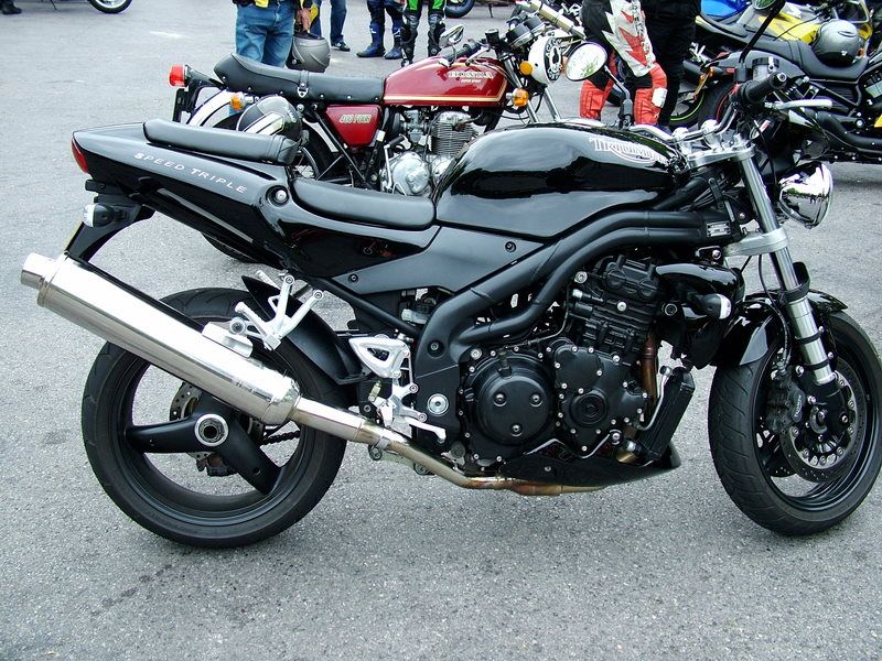 File:Triumph 955 Speed Triple.jpg