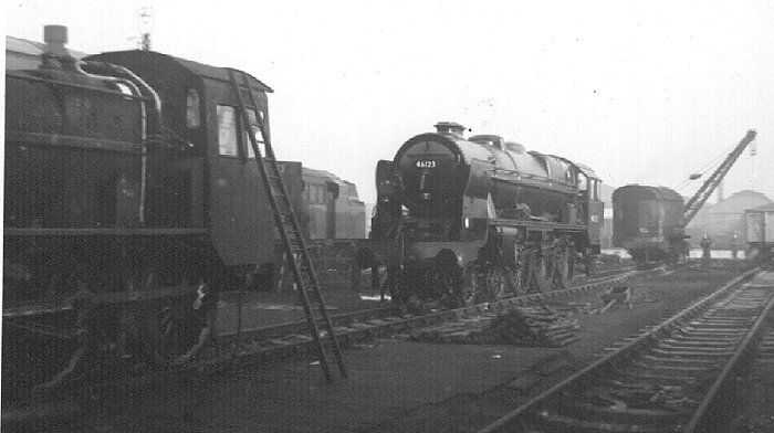 File:46123 Royal Irish Fusiliers at Crewe.jpg