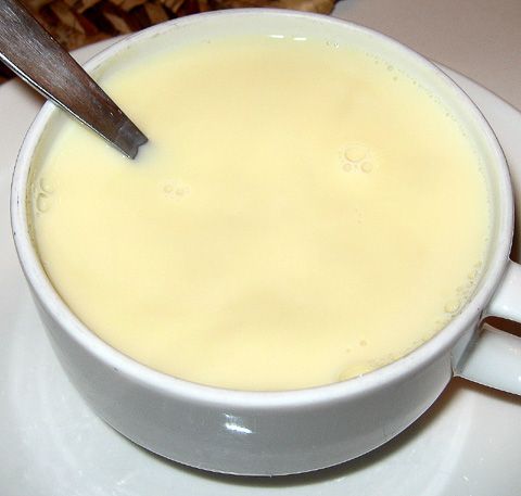 File:A cup of hot soy milk (3076343897).jpg