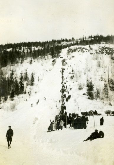 File:Big Hill, Revelstoke, 1916.jpg