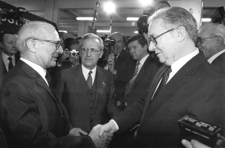 File:Bundesarchiv Bild 183-1987-0315-116, Leipzig, Frühjahrsmesse, Honecker, Meehan.jpg