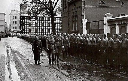 File:Inspection of Selbstschutz unit in Bydgoszcz.jpg