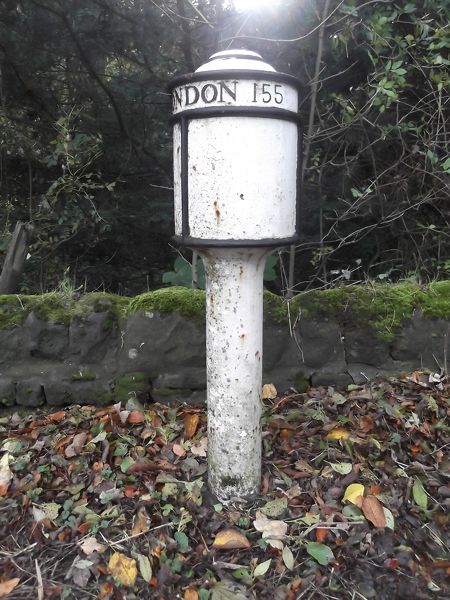 File:Milepost, Nether End, Baslow.jpg