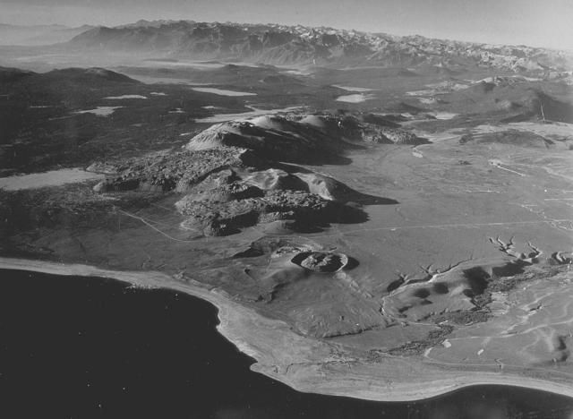 File:Mono Craters airphoto by Von Huene 032079.jpg