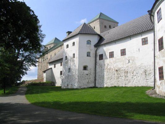 File:Turku Castle bailey.jpg