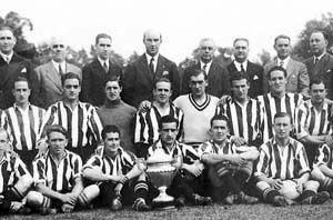 File:Athletic bilbao con copa rey 1932.jpg