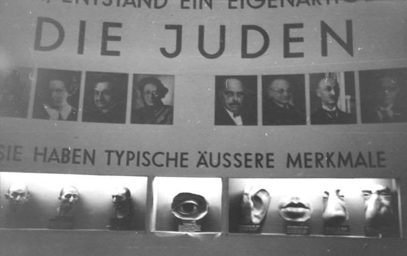 File:Bundesarchiv Bild 119-04-29-38, Ausstellung "Der ewige Jude".jpg