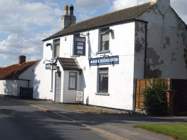 File:College Arms Bielby.jpg