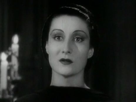 File:GloriaHolden2DraculasDaughterTrailerScreenshot1936.jpg