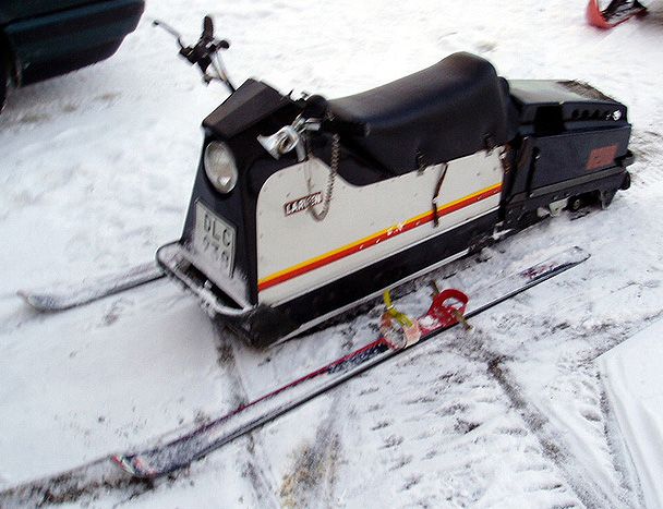 File:Larven Snowmobile Larsson.jpg