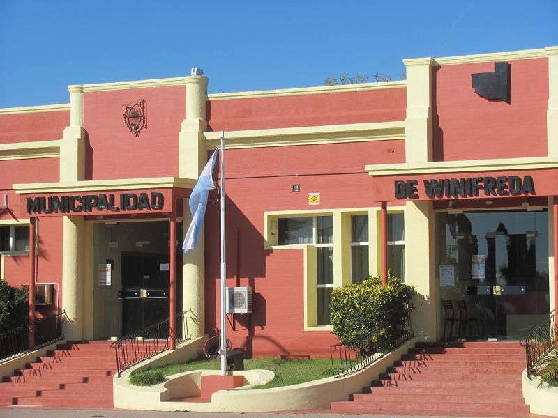 File:Municipalidad de Winifreda.JPG