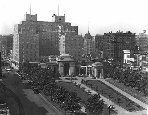 File:Nicollet Hotel exterior from distance 1924.jpg