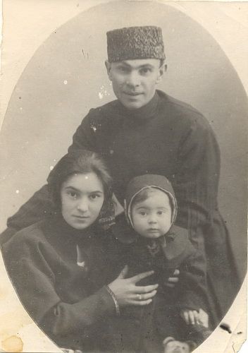 File:Sharifzade with his family.JPG