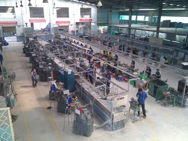 File:Shell-button-factory-vietnam.jpg