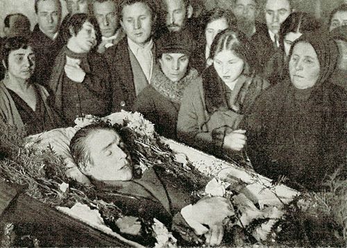 File:Yesenin in coffin.jpg