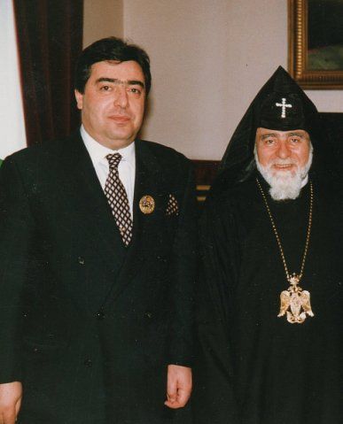 File:Arthur Martirosyan and Garegin I.jpg