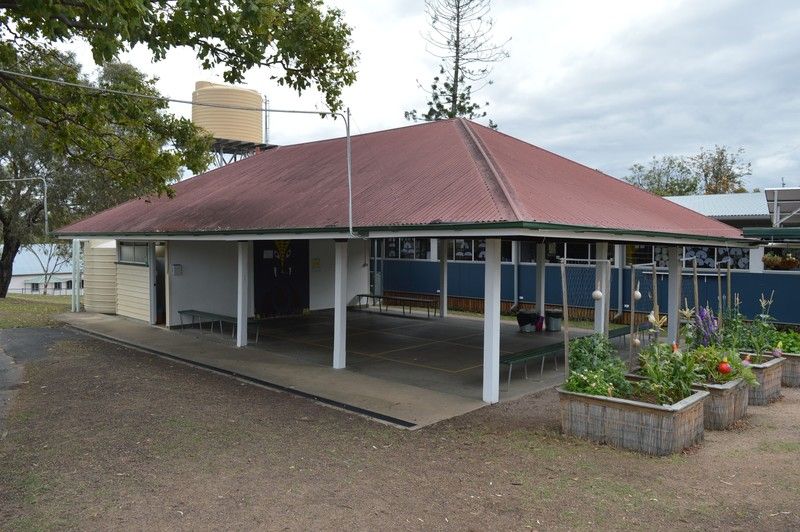 File:Blenheim State School, Playshed, from southeast.jpg