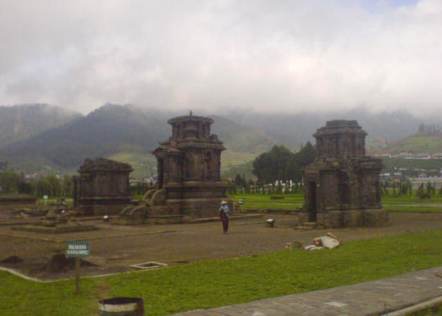 File:Dieng temple complex.jpg