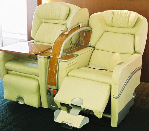 File:JAL First Class domestic seats.jpg