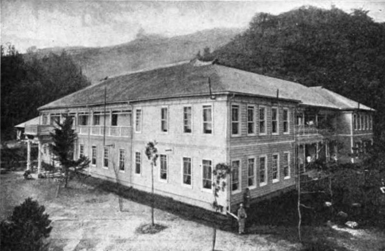 File:Kanaya Hotel Nikko c1900.jpg