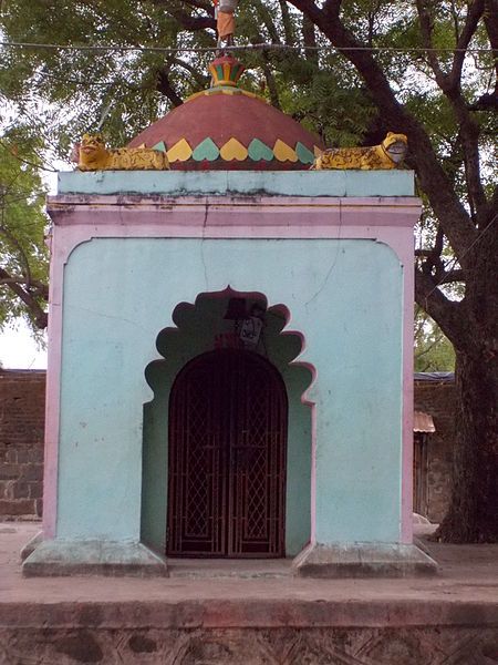 File:MarutiMandir-Chinchkhede.jpeg