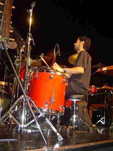 File:Percujove Sergi a la bateria.jpg