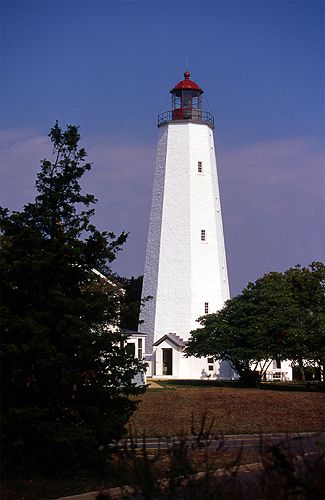 File:SANDY HOOK LIGHTHOUSE 72 500.jpg