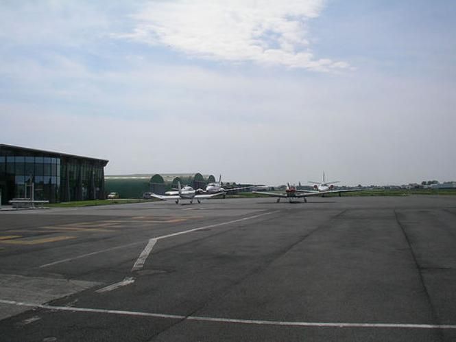 File:StartbaanKortrijkAirport.JPG