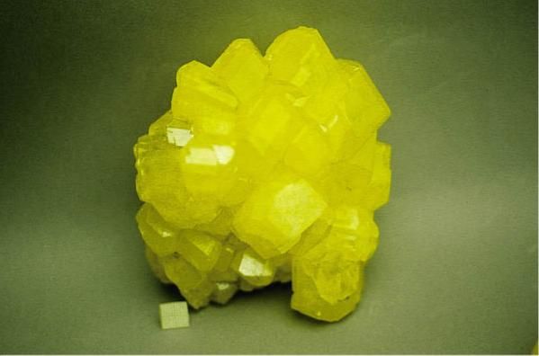 File:Sulfur.jpg