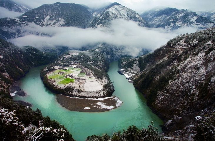 File:1.the first bend of Nu river.jpg