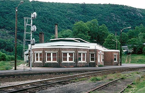 File:Bellows Falls station, June 1978.jpg