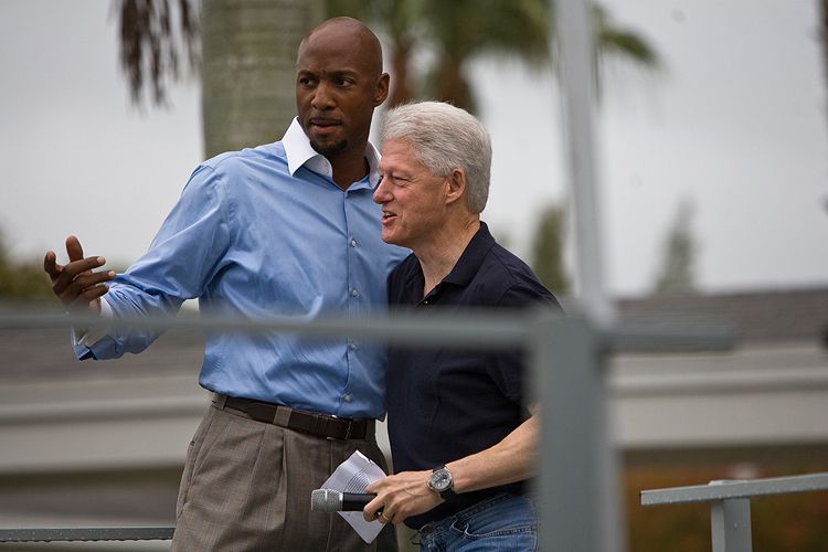 File:Bill Clinton Alonzo Mourning CGI U.jpeg