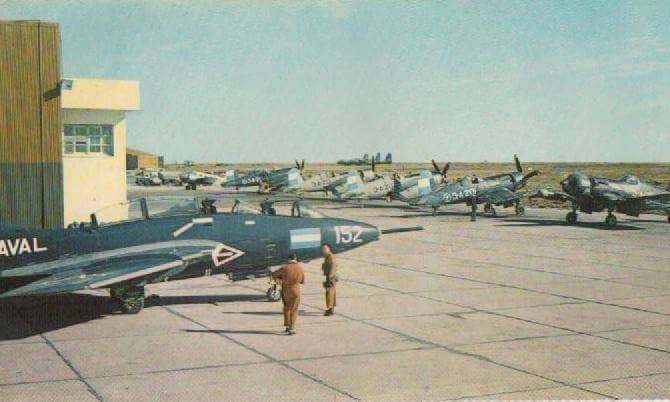 File:F9F Cougar & F4U COAN ARA.jpg