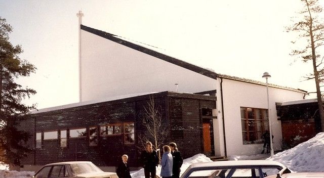 File:Fjell kirke Drammen.jpg