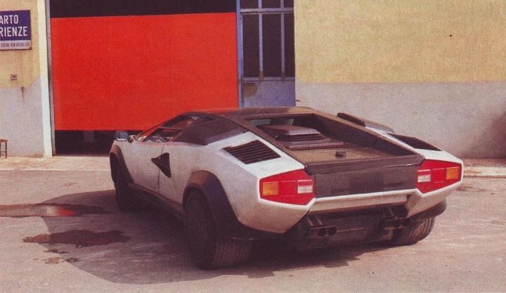 File:Lamborghini Countach Evoluzione Rear.jpg