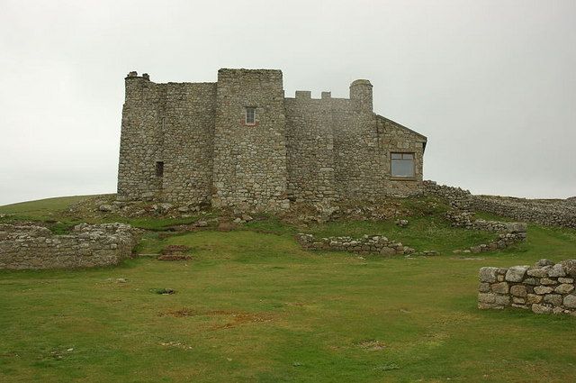 File:Mariscocastle.jpg